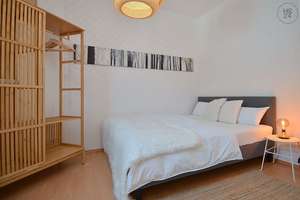 Sehr schöne möblierte 4-Zimmer Dachwohnung mit Internet und Dachterrasse in Wiesbaden – Die vollständige Adresse der Immobilie erhältst du vom Anbieter., 65197 Rheingauviertel / Hollerborn, Wiesbaden – Vorschaubild 3