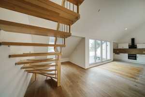 Stilvolle 3-Zimmer-Dachgeschosswohnung mit geh. Innenausstattung mit Balkon und EBK – Stettner Straße 23, 81549 München – Vorschaubild 1