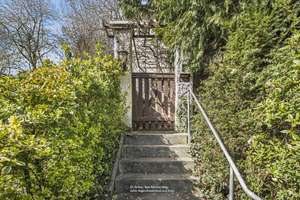 Haus mit Charakter in ruhiger Hanglage – 82 Stufen Treppenaufgang am Dresdner Elbhang – Die vollständige Adresse der Immobilie erhältst du vom Anbieter., 1326 Loschwitz/Wachwitz, Dresden – Vorschaubild 12
