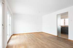 Ankommen & wohlfühlen: Modernes Reihenhaus mit Dachterrasse in beliebter Lage von Neumarkt i.d.Opf. – Die vollständige Adresse der Immobilie erhältst du vom Anbieter., 92318 Neumarkt in der Oberpfalz – Vorschaubild 2