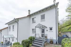 Gepflegtes Reihenendhaus mit Weitblick über Lörrach – Die vollständige Adresse der Immobilie erhältst du vom Anbieter., 79541 Lörrach – Vorschaubild 1