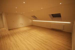 Ostersbaum - Außergewöhnliches 3-Zimmer Dachgeschoss komplett renoviert