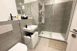 Direkt einziehen! 4 Zimmer mit Einbauküche, 2 Balkone & Blick ins Grüne, Duschbad, Gäste-WC, Aufzug – Klerschweg 7, 50968 Bayenthal, Köln – Vorschaubild 5