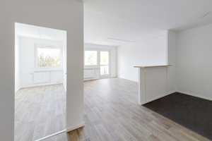 Platz für die Familie: 4-Zimmer-Wohnung mit Ausblick in´s Erzgebirge! + 1.000 EUR Möbelgutschein*! – Albert-Köhler-Straße 85, 9122 Chemnitz – Vorschaubild 1
