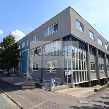 Büroflächen an werbewirksamen Standort!