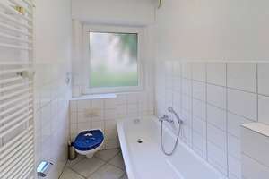 Viel Raum zum Leben: Gepflegte 4-Zimmer-Wohnung mit Balkon, Einbauschränken & 2 Bädern – Am Heilandsfrieden 11, 33104 Schloß Neuhaus, Paderborn – Vorschaubild 11