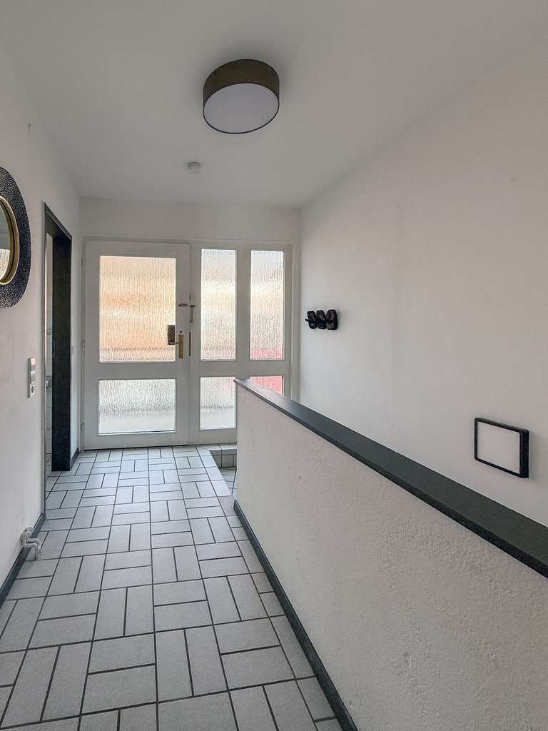 Immobilie in Zeiskam - Gepflegtes Einfamilienhaus mit separater Einliegerwohnung, Garten und Garage - Bild 4