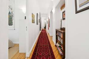 Stuck, Fischgrät & Flügeltüren: Herrschaftliche Familienwohnung in bester Lage Charlottenburgs! – Mommsenstr. 61, 10629 Charlottenburg, Berlin – Vorschaubild 5