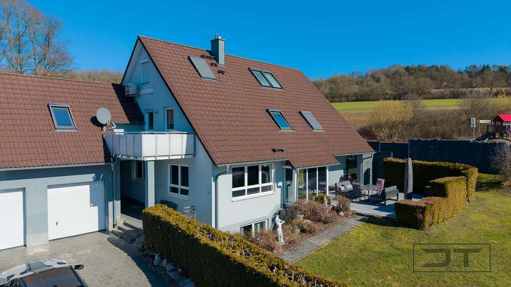 Immobilie in Bindlach - Architektenhaus der Spitzenklasse mit Sonnenterrasse, ELW & einmaligem Fernblick bis Bayreuth! - Bild 2