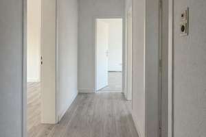 Helle, bezugsfreie 3-Zimmer-Wohnung mit Balkon und Stellplatz – provisionsfrei – Alexanderstraße 294, 26127 Dietrichsfeld, Oldenburg (Oldenburg) – Vorschaubild 2