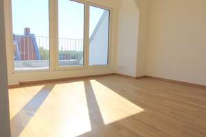 TOP Luxus Single DG Wohnung - Einbauküche  - 2 Terrassen - Tageslichtbad - Fußbodenheizung
