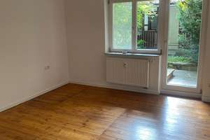 Schöne 3-Zimmer-Wohnung mit Garten, Gartenhaus , Terasse, Garage, Stellplatz und EBK in Stuttgart