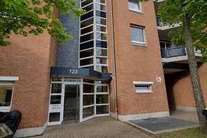 Helle 2-Zimmer-Wohnung mit Penthousecharakter, Loggia und TG-Stellplatz!!