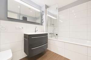 Ruhige Innenhoflage trifft Winterhuder Lebensqualität – 4 Zimmer mit Süd-Balkon – am Stadtpark – Himmelstraße 17B, 22299 Winterhude, Hamburg – Vorschaubild 7