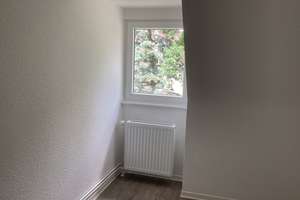 Geräumige 3-Zimmer-Wohnung im Dachgeschoss mit Einbauküche – Narzissenweg 8, 37081 Weststadt, Göttingen – Vorschaubild 8