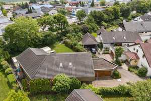 Bereit für frischen Wind: Großzügige Unternehmervilla im 70er-Stil mit Pool und Doppelgarage – Ludwigsburg (Kreis) – Vorschaubild 2