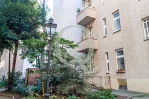 VIDEO: Altbaucharme nahe Ku´damm - Holzdielen, hohe Decken & Balkon – Berlin – Vorschaubild 4
