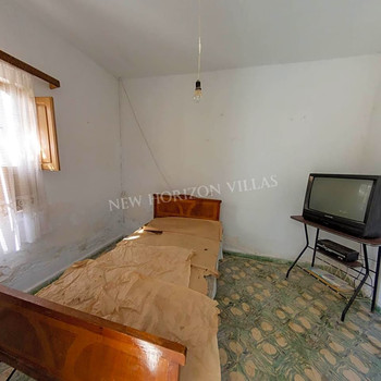 PREISREDUZIERT! Ursprünglich 78.950 €. Renovierungsbedürftiges Landhaus mit 198 m² Wohnfläche auf 2 