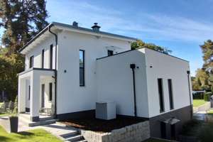 Modernes Bauhaus auf Traumgrundstück mit Doppelgarage, Carport und Poolhaus! – Die vollständige Adresse der Immobilie erhältst du vom Anbieter., 12589 Rahnsdorf, Berlin – Vorschaubild 2