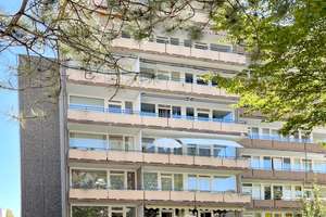 Urbanes und modernes Singleappartement mit Stäbchenparkett und Aussenstellplatz