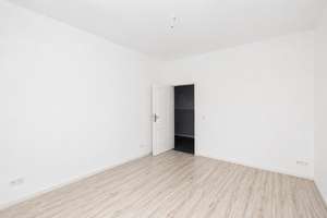 Seltene Erdgeschosswohnung mit Gartenanteilen, 2 Bädern und 120 m² Wohnfläche – 4249 Großzschocher, Leipzig – Vorschaubild 5
