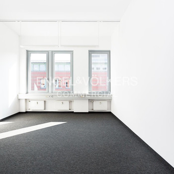 Effizientes Büro mitten in Tegel