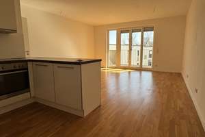 Praktisch geschnittene 4-Raum-Wohnung mit moderner Einbauküche und Balkon