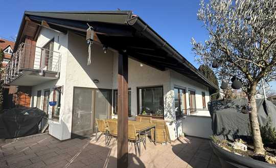 „Das stilvolle, elegante & großzügige Wohnhaus mit fantastischer Aussicht !„
