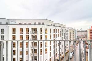 Lichtdurchflutete Etagenwohnung mit Balkon, moderner Einbauküche und großzügigem Grundriss – Meta-Gadesmann-Str. 26, 60326 Gallus, Frankfurt am Main – Vorschaubild 2