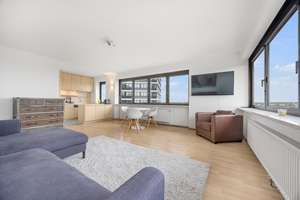 Skylineblick aus der 21. Etage, urbanes Living über den Dächern Hamburgs – Die vollständige Adresse der Immobilie erhältst du vom Anbieter., 22083 Barmbek-Süd, Hamburg – Vorschaubild 5