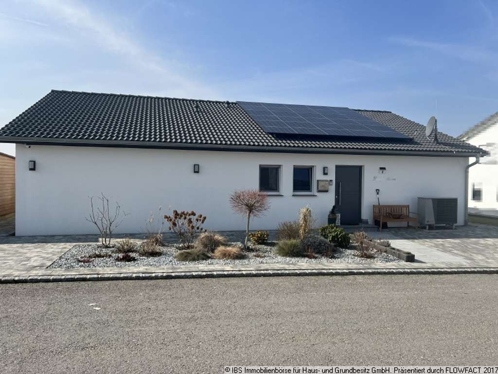 Immobilie in Rot am See - Neuwertiger, moderner Bungalow mit durchdachter Architektur in toller Randlage - Bild 1