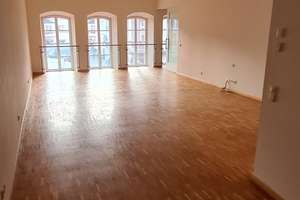 ***Provisionsfrei vom Eigentümer*** Exklusive 4-Zimmer-Wohnung mit Blick auf den Hauptmarkt in Trier – Die vollständige Adresse der Immobilie erhältst du vom Anbieter., 54290 Mitte/Gartenfeld, Trier – Vorschaubild 3