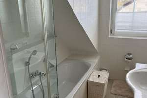 Geschmackvolle, gepflegte 2,5-Zimmer-Dachgeschosswohnung mit geh. Innenausstattung mit EBK – Wildenfelser Straße 22, 81249 Aubing-Süd, München – Vorschaubild 11