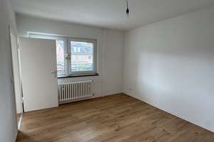 Wohnen im Grünen! 2-Zimmer mit großem Balkon! – Friedrich-Alfred-Straße 176, 47226 Rheinhausen-Mitte, Duisburg – Vorschaubild 3