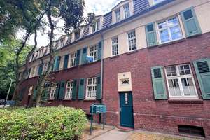 Frei ab 01.07. ! Teil- Renovierte.2,5-Raum- WE im 1.OG mit Balkon ! ** PROVISIONSFREI ! **
