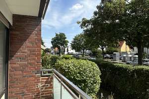 Lichtdurchflutete, moderne zwei Zimmer Wohnung mit Balkon in Wersten