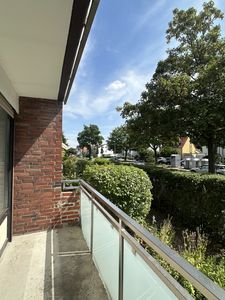 Lichtdurchflutete, moderne zwei Zimmer Wohnung mit Balkon in Wersten