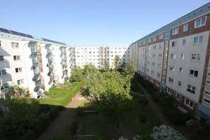 Vermietete 2-Zimmer-Wohnung mit Balkon in Berlin-Hellersdorf – modernisiert & solide kalkulierbar – Torgauer Straße 69, 12627 Hellersdorf, Berlin – Vorschaubild 2