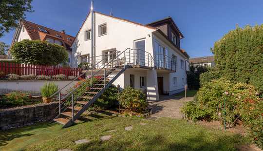 Bild von Charmantes Einfamilienhaus in kinderfreundlicher Spielstraße mit Blick über den Taunus