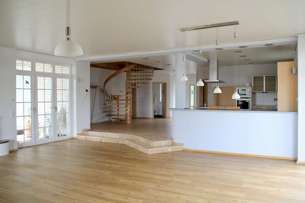 Immobilie in Osloß - Freistehendes Einfamilienhaus mit Sauna, Kamin, viel Platz & unverbautem Blick - Bild 2