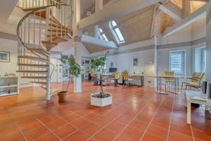 Ab sofort frei! Maisonette-Wohnung mit tollem Raumgefühl und Potenzial in der Südweststadt! – Die vollständige Adresse der Immobilie erhältst du vom Anbieter., 76135 Südweststadt, Karlsruhe – Vorschaubild 2