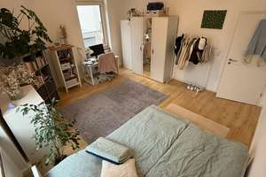 Sonniges WG-Zimmer in gepflegtem  Altbau