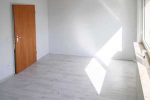 Viel Raum für die Familie: 4 Zimmer mit Loggia, neuem Bad und Stellplatz in Hondelage – 38108 Hondelage, Braunschweig – Vorschaubild 7