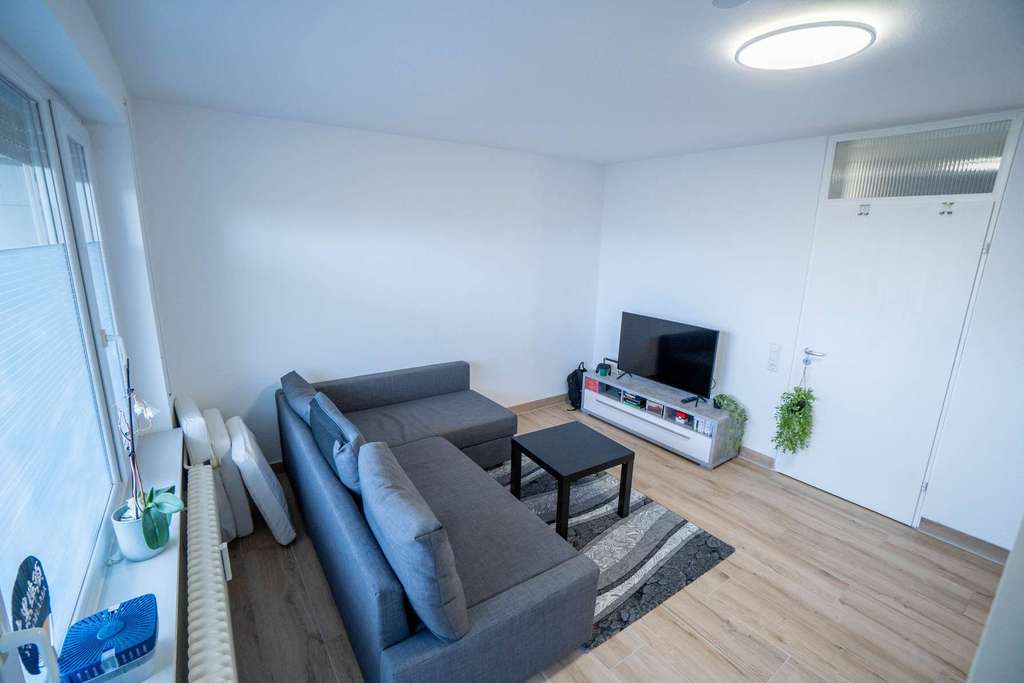Immobilie in Böblingen - Modernisierte 1-Zimmer-Etagenwohnung mit Balkon & Stellplatz – solide Kapitalanlage - Bild 2
