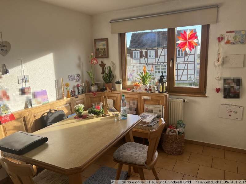 Immobilie in Schrozberg - Gepflegtes Wohnhaus mit 3 gemütlichesn Wohnungen, 2 Garagen und großem Garten - Bild 14