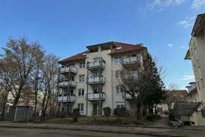 3-Zimmer-Wohnung mit Parkblick, Balkon und Tiefgaragenstellplatz!