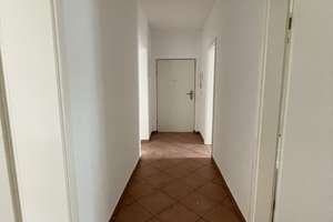 Frisch sanierte 4-Raum-Wohnung mit Balkon! – Oebisfelder Straße 7, 39126 Rothensee, Magdeburg – Vorschaubild 3