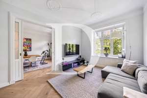 Exklusive Altbauwohnung mit modernem Komfort – Die vollständige Adresse der Immobilie erhältst du vom Anbieter., 22299 Winterhude, Hamburg – Vorschaubild 2