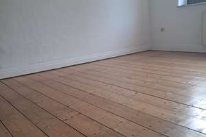 Für Altbauliebhaber mit hohen Decken, Echtholzfußboden, Balkon,  Badezimmer in weiß – Die vollständige Adresse der Immobilie erhältst du vom Anbieter., 40227 Oberbilk, Düsseldorf – Vorschaubild 2