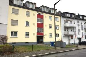 Gepflegte 1-Zimmer-DG-Wohnung mit separater Küche in Fürth